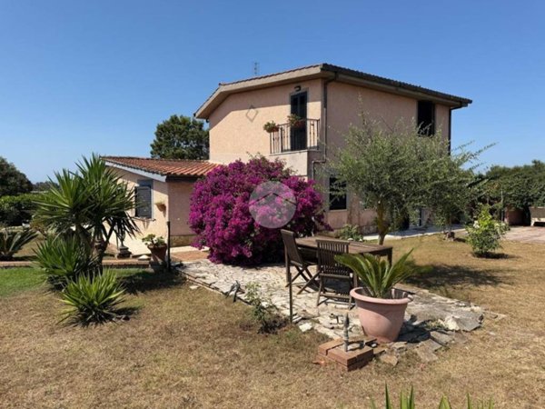 casa indipendente in vendita ad Ardea in zona Nuova California