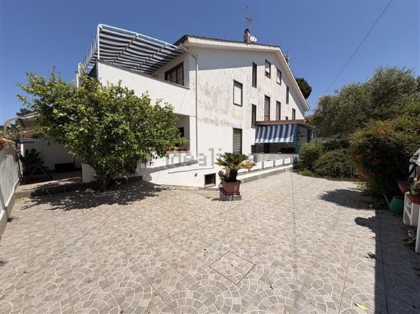 casa indipendente in vendita ad Ardea in zona Lido dei Pini