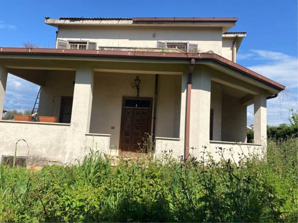 casa indipendente in vendita ad Ardea in zona Banditella