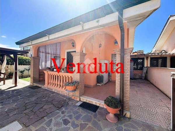 casa indipendente in vendita ad Ardea in zona Nuova Florida
