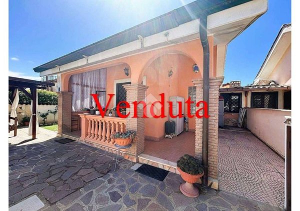 casa indipendente in vendita ad Ardea in zona Nuova Florida