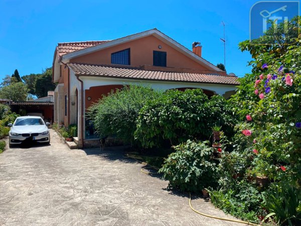 casa indipendente in vendita ad Ardea in zona Lido dei Pini