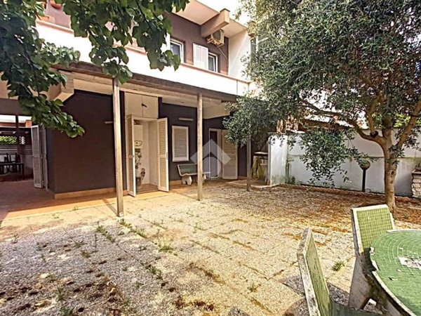 appartamento in vendita ad Ardea in zona Marina di Ardea