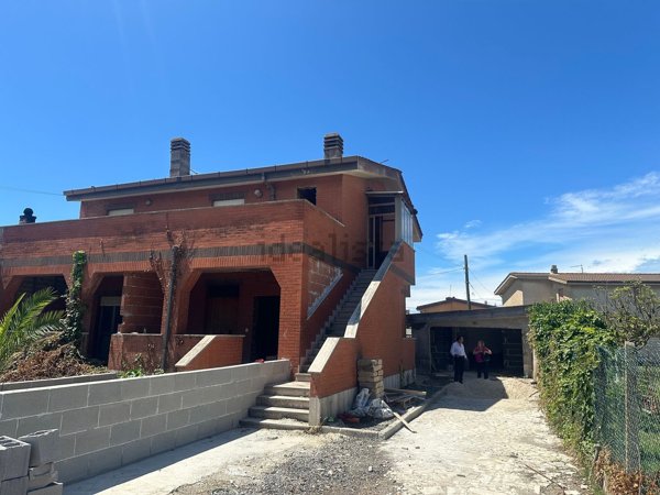 appartamento in vendita ad Ardea in zona Marina di Ardea