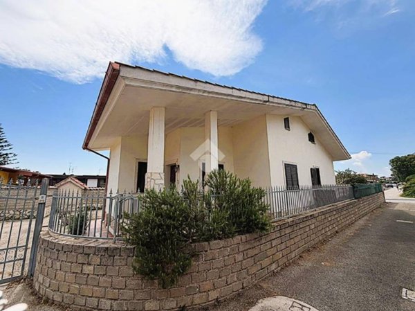 casa indipendente in vendita ad Ardea in zona Nuova Florida