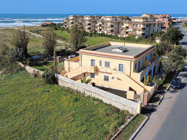 appartamento in vendita ad Ardea in zona Marina di Ardea