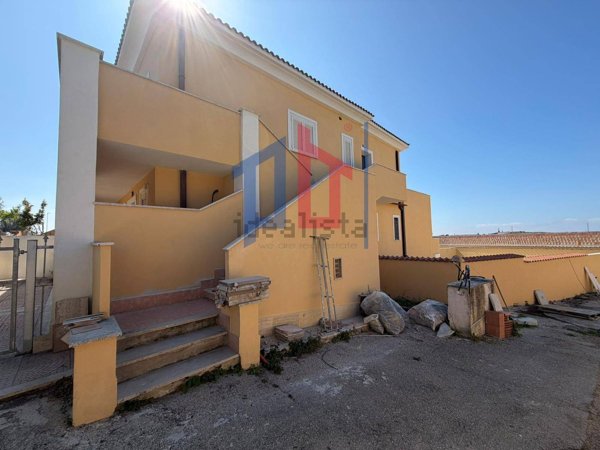 appartamento in vendita ad Ardea in zona Marina di Ardea