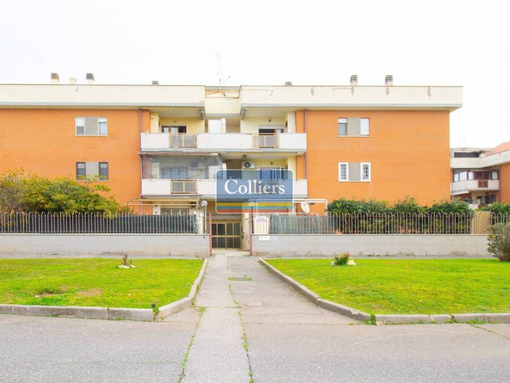 appartamento in vendita ad Ardea in zona Marina di Ardea