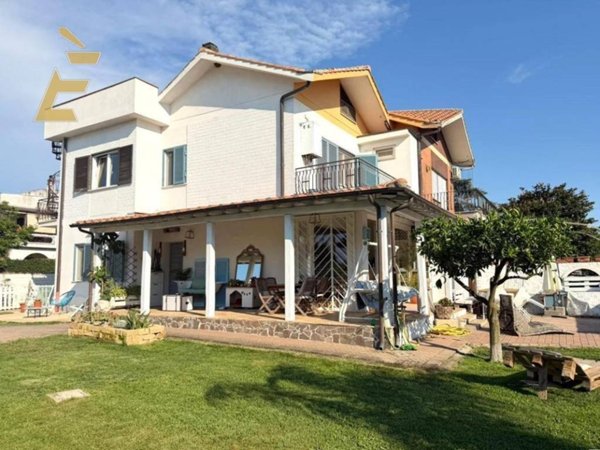 casa indipendente in vendita ad Ardea in zona Colle Romito