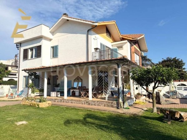 casa indipendente in vendita ad Ardea in zona Colle Romito