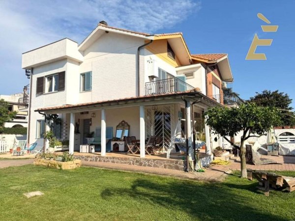 casa indipendente in vendita ad Ardea in zona Colle Romito