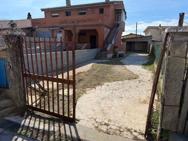 casa indipendente in vendita ad Ardea in zona Marina di Ardea