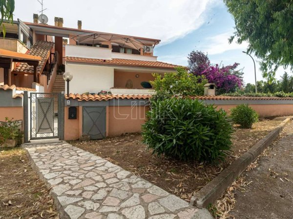 appartamento in vendita ad Ardea in zona Colle Romito