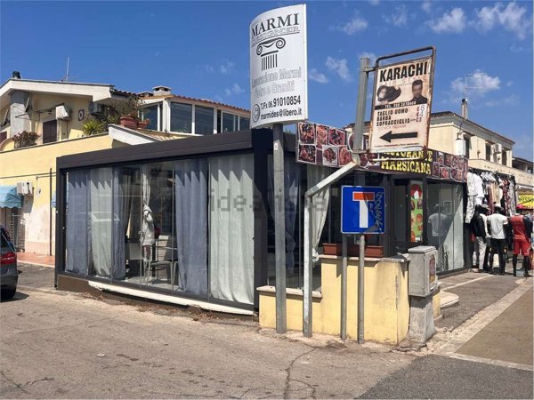 locale commerciale in vendita ad Ardea in zona Marina di Ardea