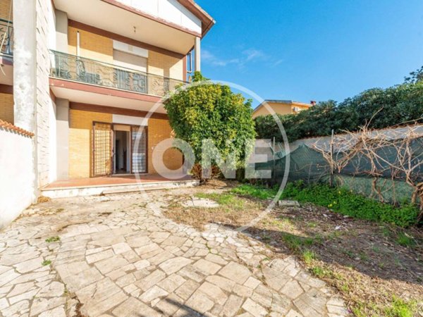 appartamento in vendita ad Ardea in zona Marina di Ardea