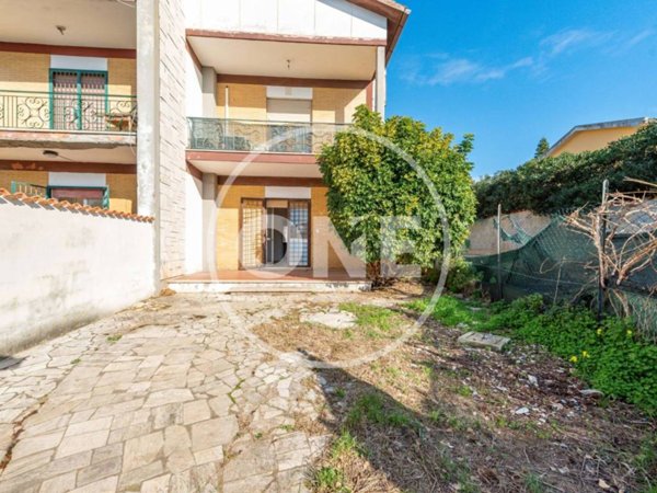 appartamento in vendita ad Ardea in zona Marina di Ardea