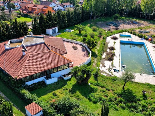 negozio in vendita ad Ardea in zona Colle Romito