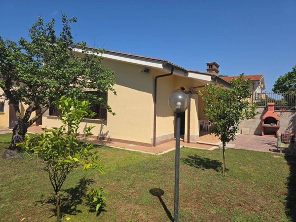 casa indipendente in vendita ad Ardea in zona Colle Romito