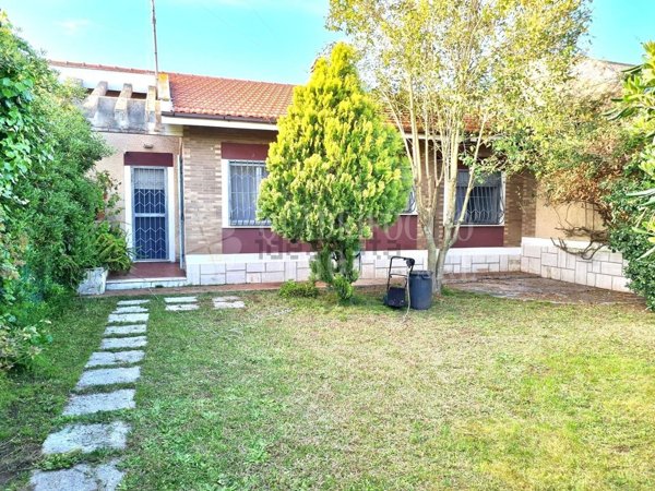 casa indipendente in vendita ad Ardea in zona Colle Romito