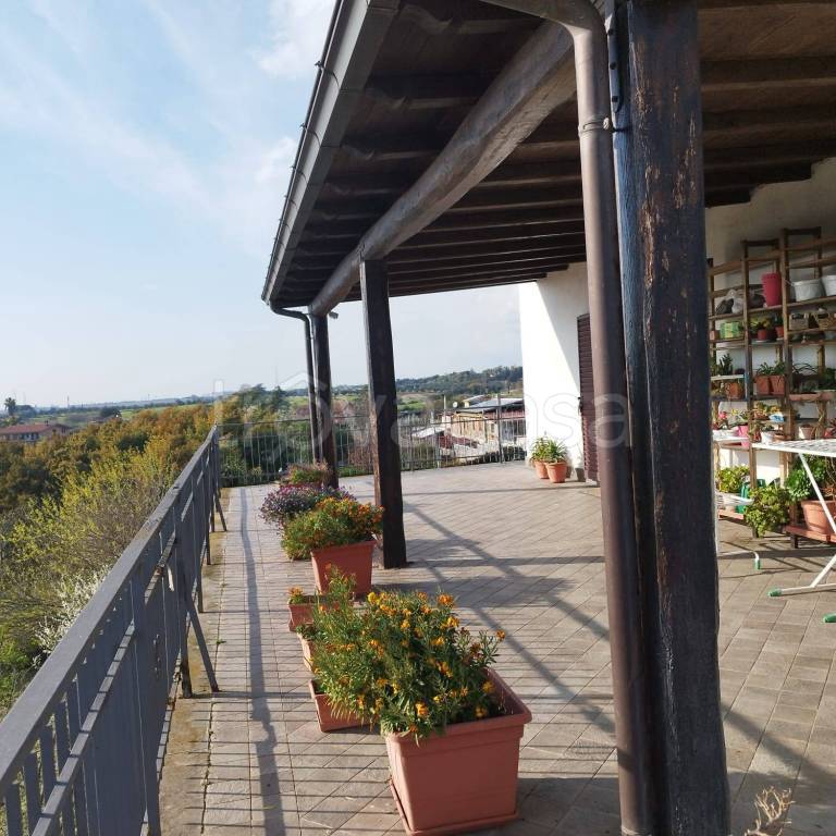 appartamento in vendita ad Ardea in zona Montagnano