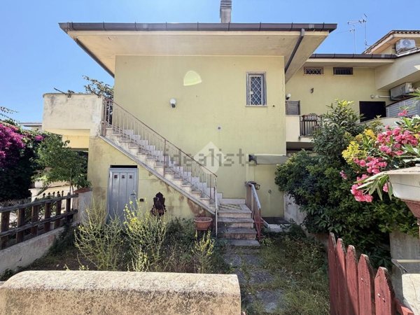 appartamento in vendita ad Ardea in zona Marina di Ardea