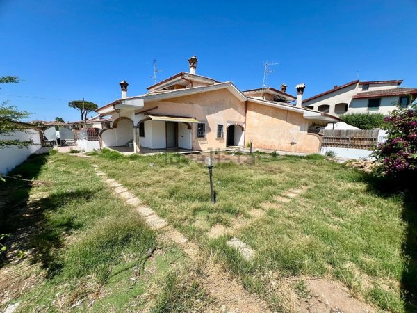 casa indipendente in vendita ad Ardea in zona Nuova Florida