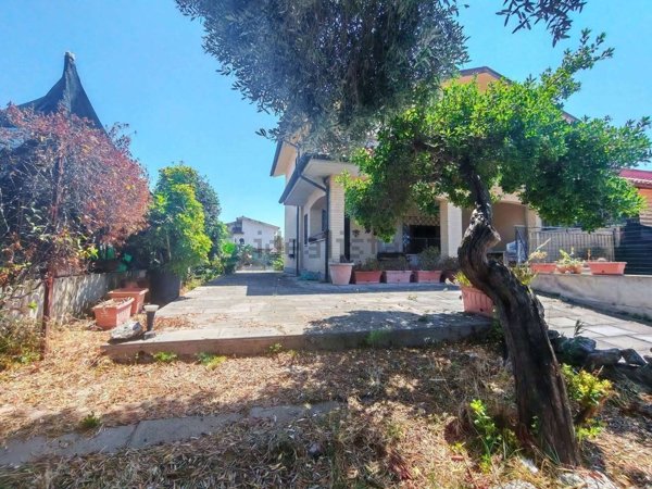casa indipendente in vendita ad Ardea in zona Nuova California