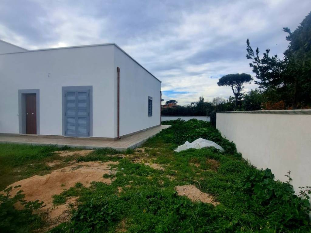 casa indipendente in vendita ad Ardea in zona Colle Romito