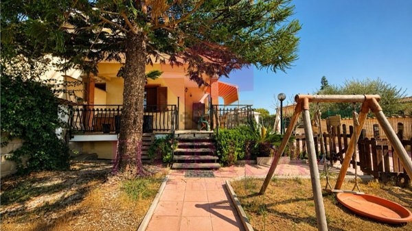 casa indipendente in vendita ad Ardea in zona Nuova Florida