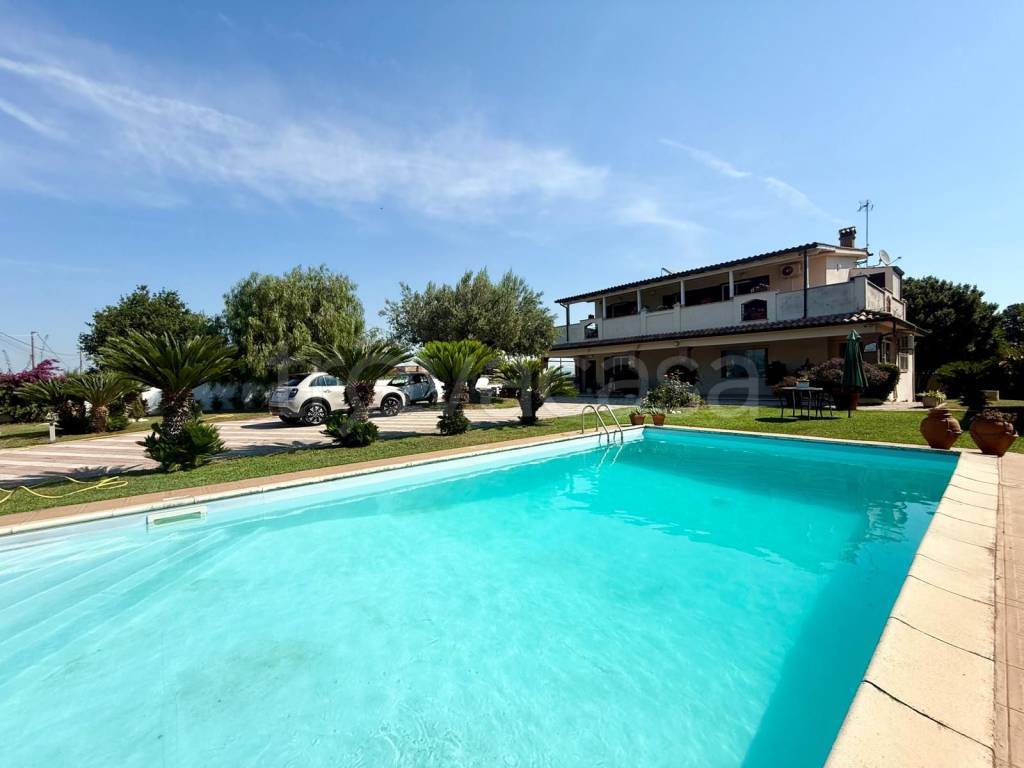 casa indipendente in vendita ad Ardea in zona Nuova California