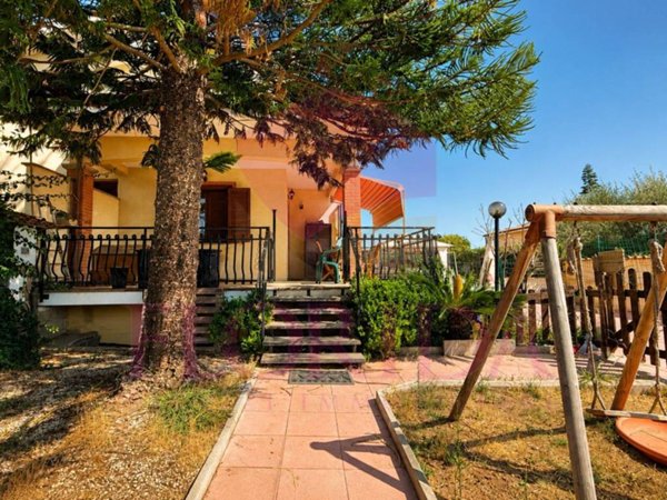 casa indipendente in vendita ad Ardea in zona Nuova Florida