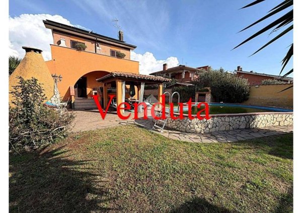 casa indipendente in vendita ad Ardea in zona Nuova Florida