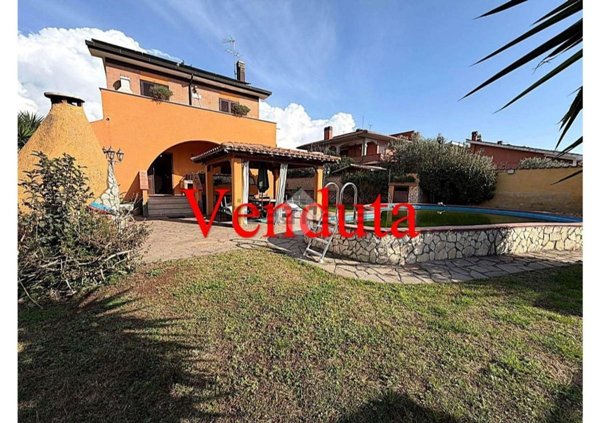 casa indipendente in vendita ad Ardea in zona Nuova Florida