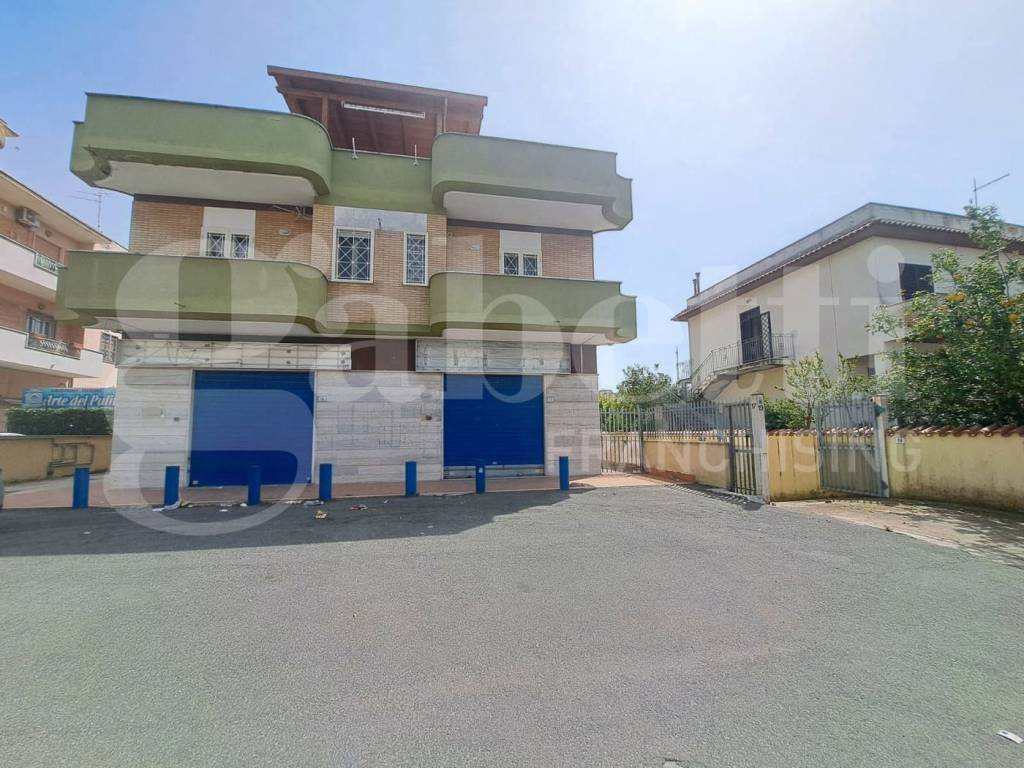 negozio in vendita ad Ardea in zona Nuova California