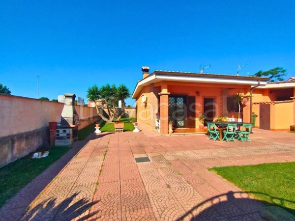 casa indipendente in vendita ad Ardea in zona Marina di Ardea
