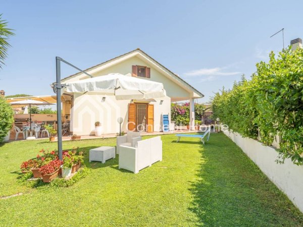 casa indipendente in vendita ad Ardea in zona Colle Romito