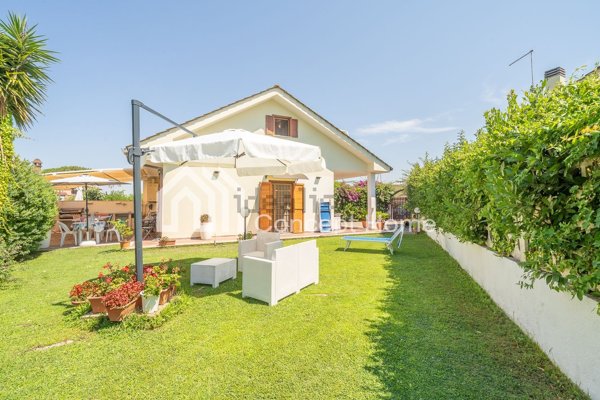 casa indipendente in vendita ad Ardea in zona Colle Romito