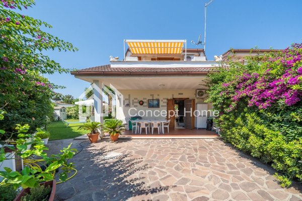 casa indipendente in vendita ad Ardea in zona Colle Romito