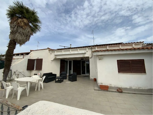 casa indipendente in vendita ad Ardea in zona Marina di Ardea
