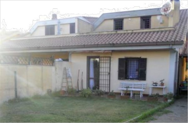 casa indipendente in vendita ad Ardea in zona Lido dei Pini
