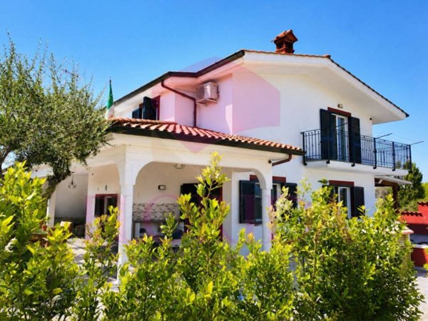 casa indipendente in vendita ad Ardea in zona Banditella