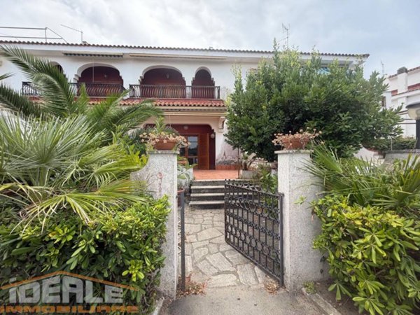 casa indipendente in vendita ad Ardea in zona Marina di Ardea