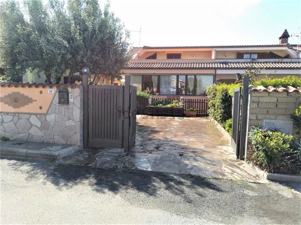 casa indipendente in vendita ad Ardea in zona Nuova Florida