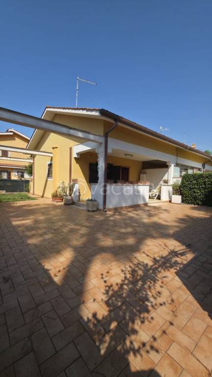 casa indipendente in vendita ad Ardea in zona Colle Romito