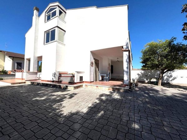 casa indipendente in vendita ad Ardea in zona Marina di Ardea
