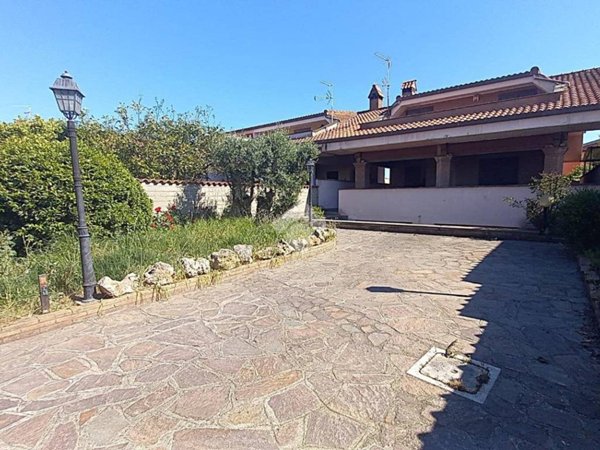 casa indipendente in vendita ad Ardea in zona Nuova Florida