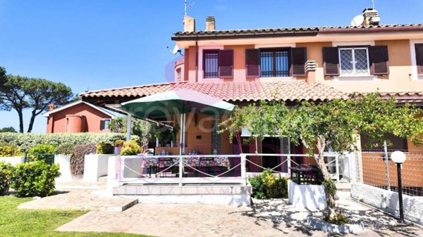 casa indipendente in vendita ad Ardea in zona Marina di Ardea