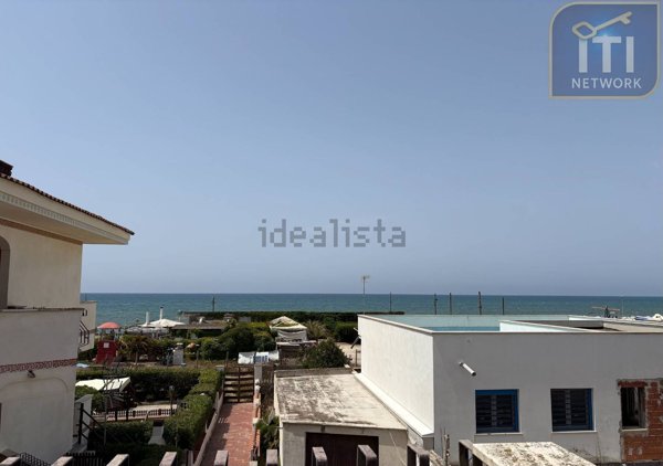 appartamento in vendita ad Ardea in zona Marina di Ardea