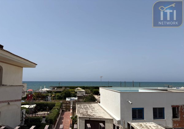 appartamento in vendita ad Ardea in zona Marina di Ardea