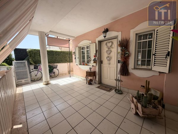 casa indipendente in vendita ad Ardea in zona Marina di Ardea